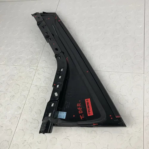 Moldura Poste Trasero Derecho Ford Edge 2015-2018 (detalle)