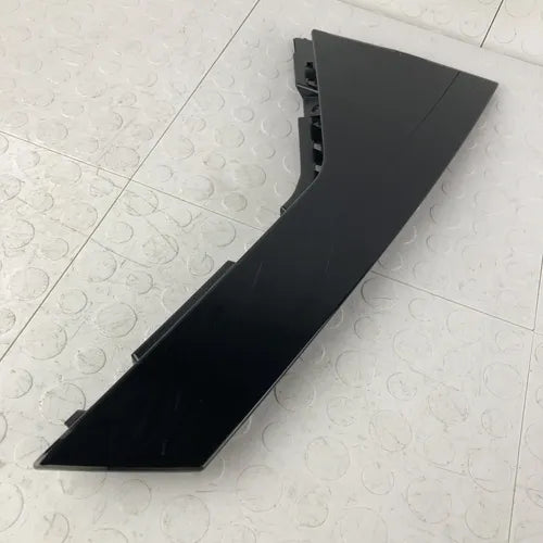 Moldura Poste Trasero Derecho Ford Edge 2015-2018 (detalle)