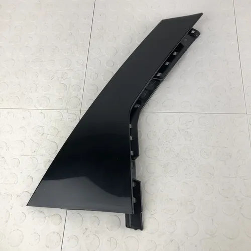 Moldura Poste Trasero Derecho Ford Edge 2015-2018 (detalle)