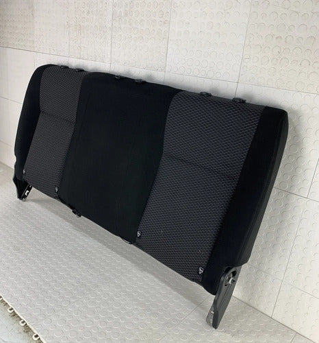Cubre Asiento Respaldo Trasero Toyota Hilux 2016-2023