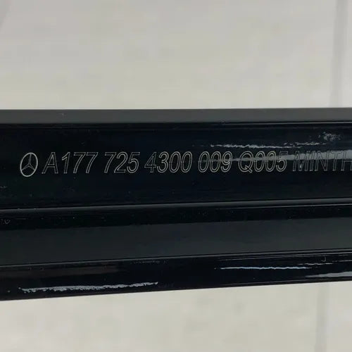 Moldura Puerta Del Izq Mercedes Benz A45 Amg W177 2018-2023