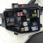 Caja Fusibles Mot Mercedes Benz A45 Amg W177 2021 (detalle)