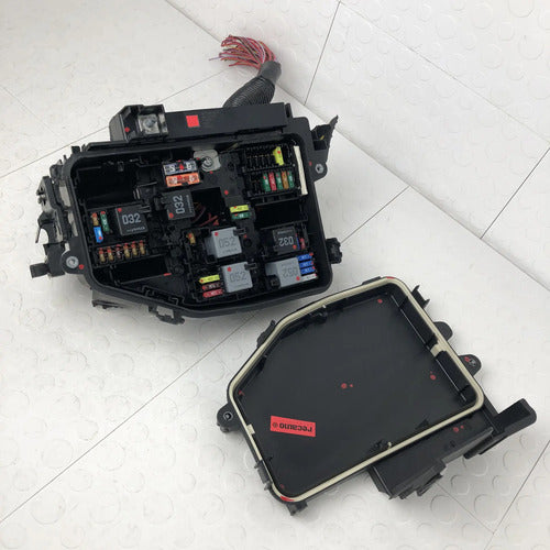 Caja Fusibles Mot Mercedes Benz A45 Amg W177 2021 (detalle)