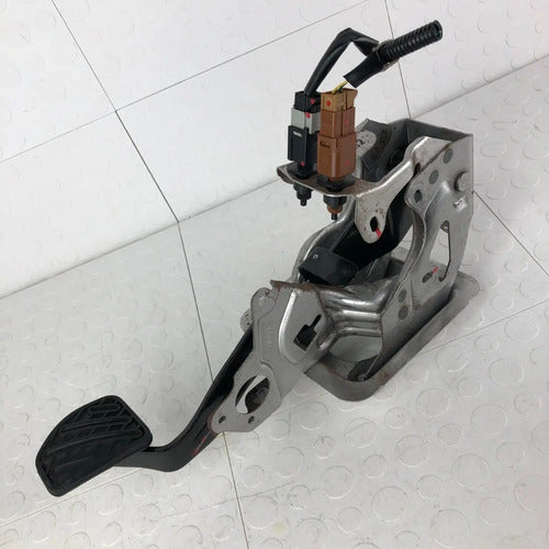 Pedal De Freno 2 Sensores Originales Nissan Note 2014-2019