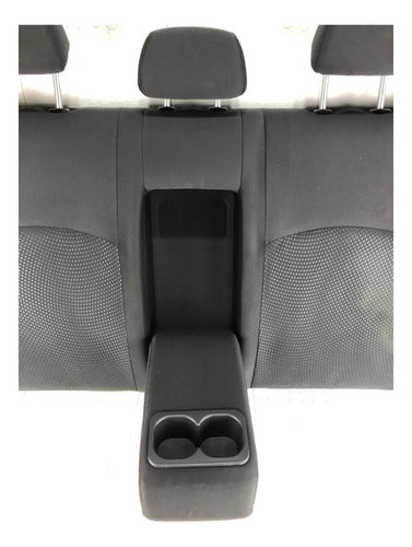 Cubre Asiento Respaldo Trasero Dodge Attitude 2015-2022 Negro