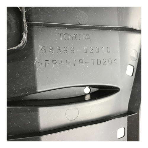 Moldura Tolva Inferior Toyota Prius C 2018-2021 Negro