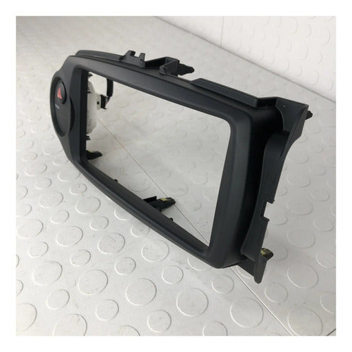 Bisel Central Estéreo Toyota Yaris Hatchback 2012-2016 Negro Izquierdo