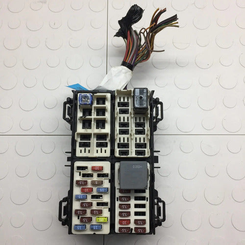 Caja Fusibles Interior Ford Fiesta S 2015 Automático